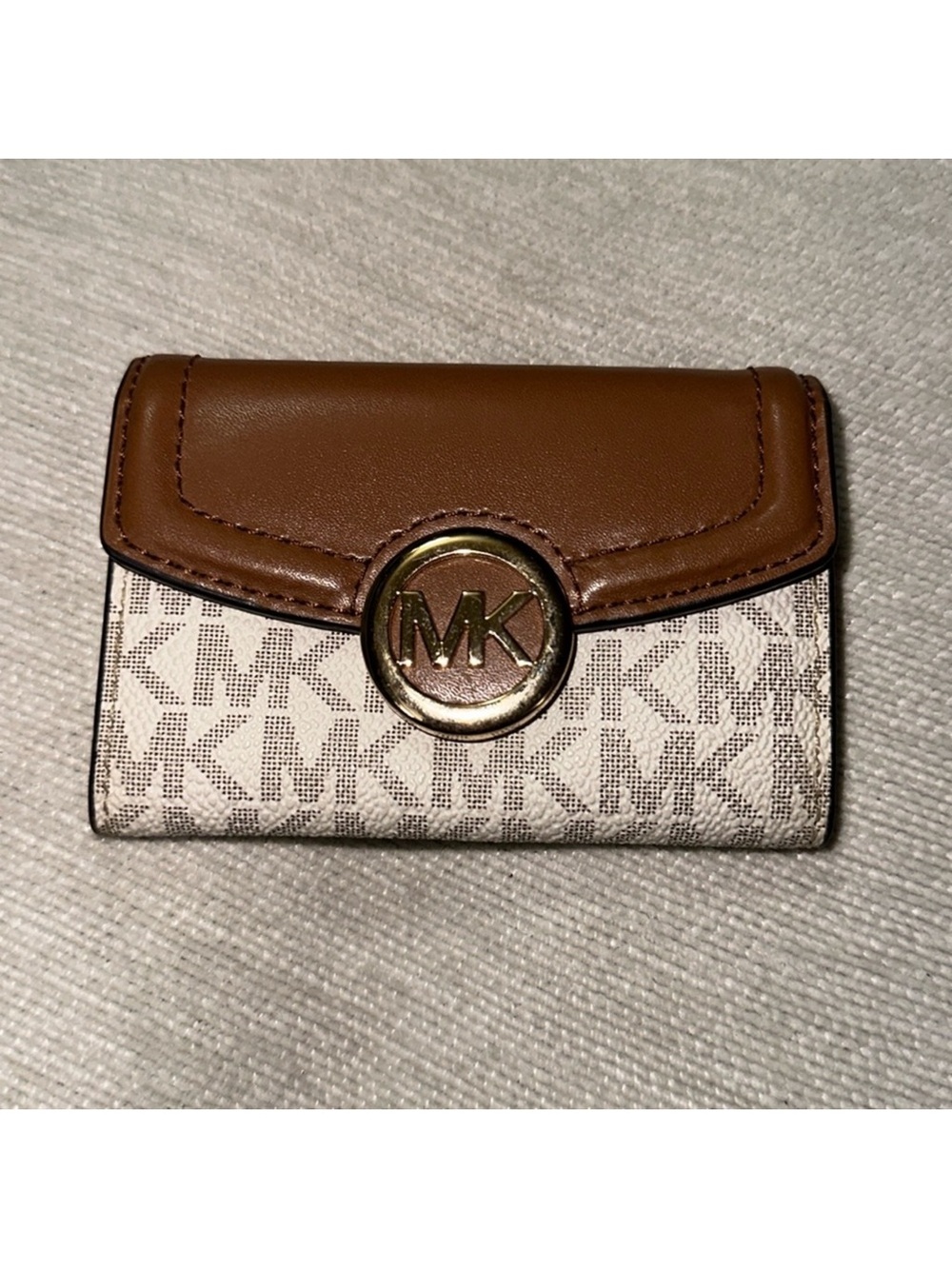 Michael Kors white signature coated canvas and brown leather gold 6 key holder